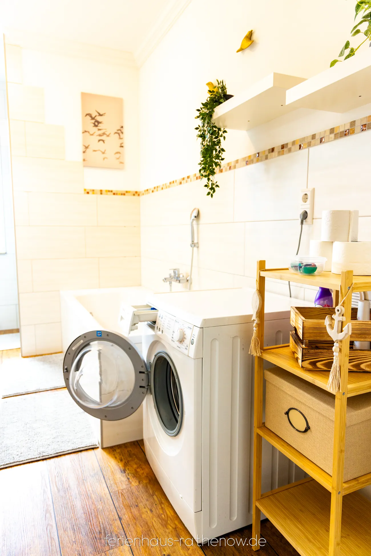 Badezimmer mit Waschmaschine