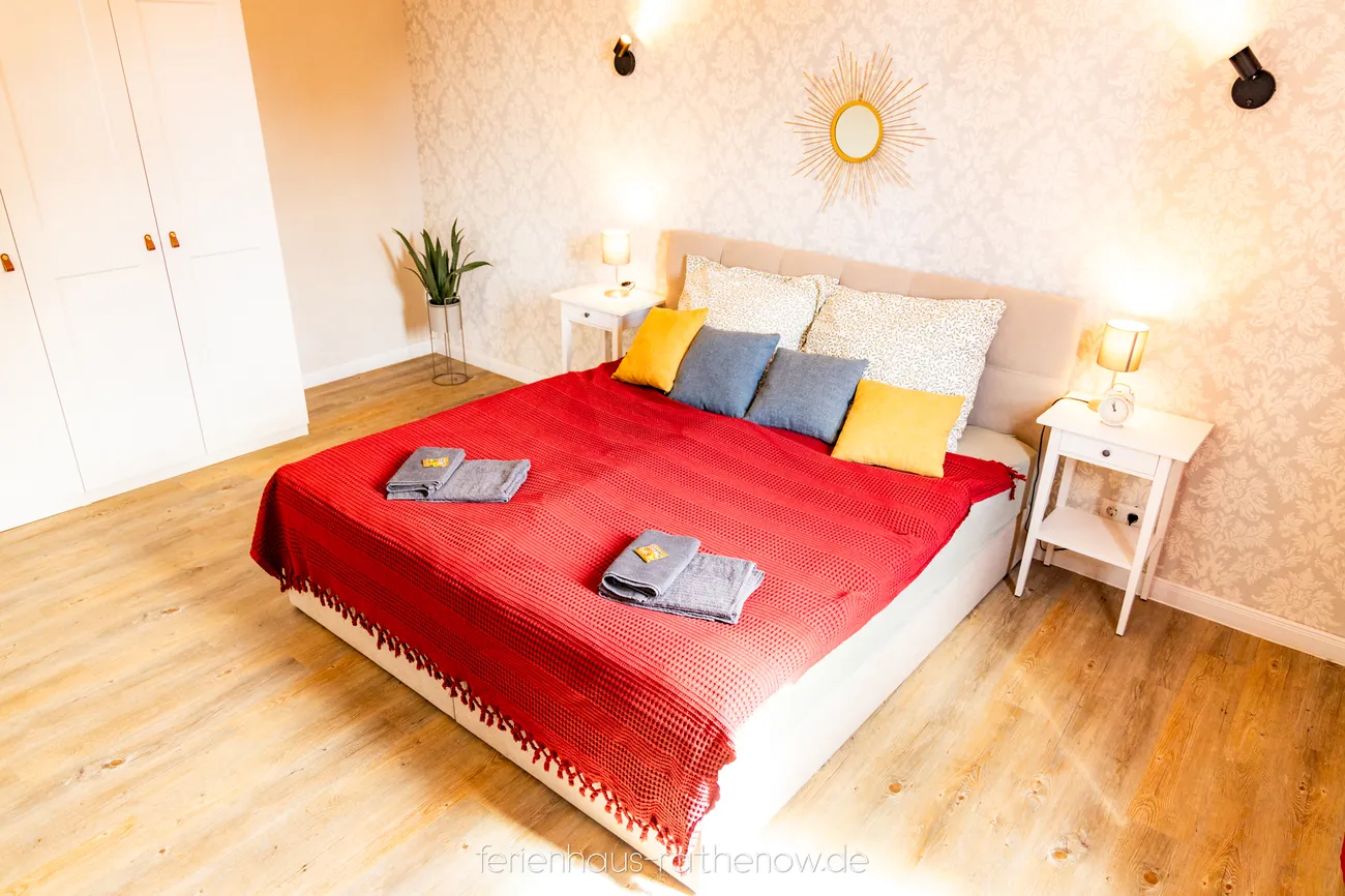 Weiteres Schlafzimmer mit Doppelbett